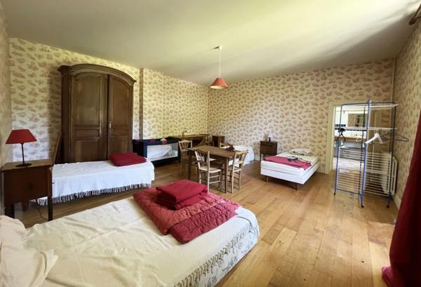 Propriete à vendre 16 pièces proche de BARBEZIEUX SAINT HILAIRE (16) sur 8.5 ha