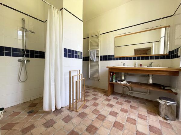 Propriete à vendre 16 pièces proche de BARBEZIEUX SAINT HILAIRE (16) sur 8.5 ha