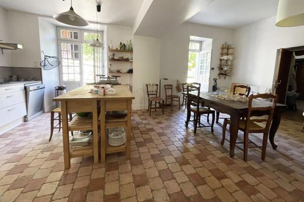 Propriete à vendre 16 pièces proche de BARBEZIEUX SAINT HILAIRE (16) sur 8.5 ha