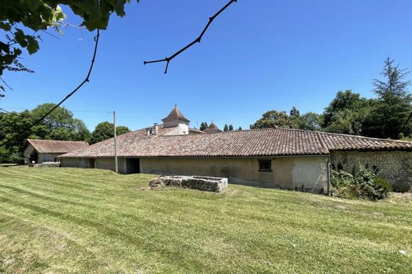 Propriete à vendre 16 pièces proche de BARBEZIEUX SAINT HILAIRE (16) sur 8.5 ha
