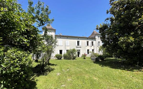 Propriete à vendre 16 pièces proche de BARBEZIEUX SAINT HILAIRE (16) sur 8.5 ha