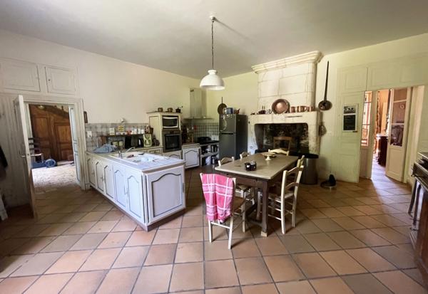 Propriete à vendre 16 pièces proche de BARBEZIEUX SAINT HILAIRE (16) sur 8.5 ha