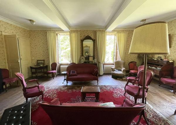 Propriete à vendre 16 pièces proche de BARBEZIEUX SAINT HILAIRE (16) sur 8.5 ha