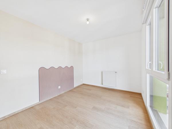 Appartement 4 pièces avec balcon et stationnements à Guénang