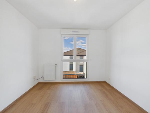 Appartement 4 pièces avec balcon et stationnements à Guénang