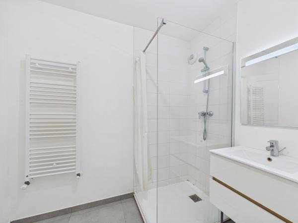 Appartement 4 pièces avec balcon et stationnements à Guénang