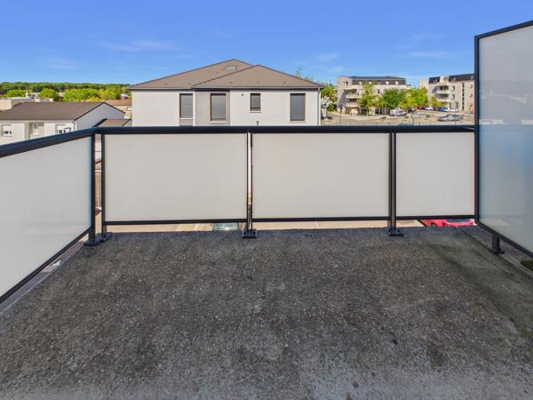 Appartement 4 pièces avec balcon et stationnements à Guénang