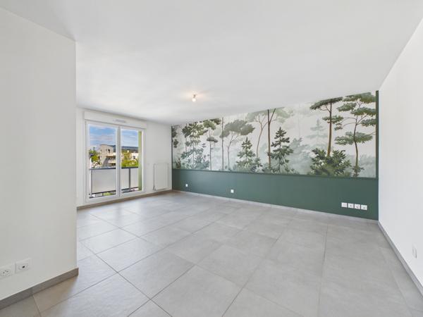 Appartement 4 pièces avec balcon et stationnements à Guénang