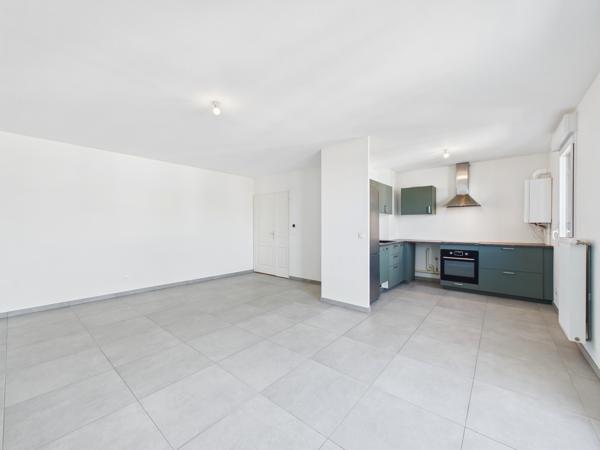 Appartement 4 pièces avec balcon et stationnements à Guénang