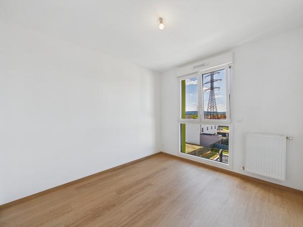 Appartement 4 pièces avec balcon et stationnements à Guénang