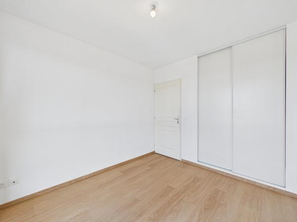 Appartement 4 pièces avec balcon et stationnements à Guénang