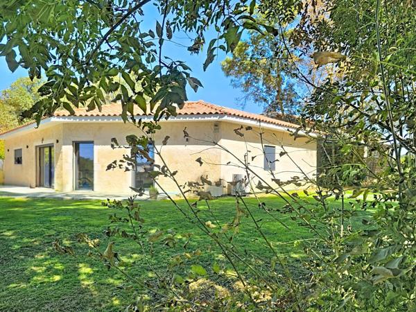 Plain-pied / Proximité commerces / Système de chauffage Gainable / Jardin