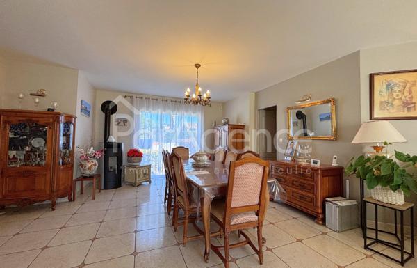 Maison de plain-pied sur sous-sol Vue sur lac