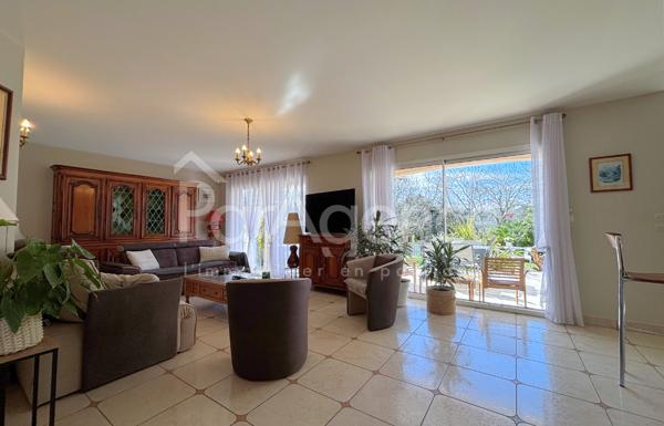 Maison de plain-pied sur sous-sol Vue sur lac