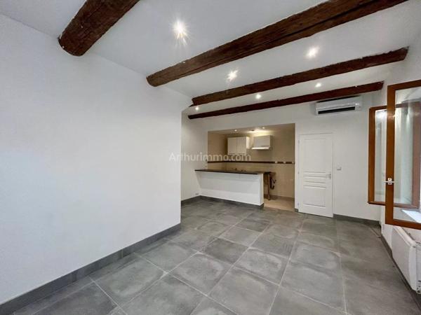 Location Studio 1 pièces 30 m2 à Saint-Mitre-les-Remparts