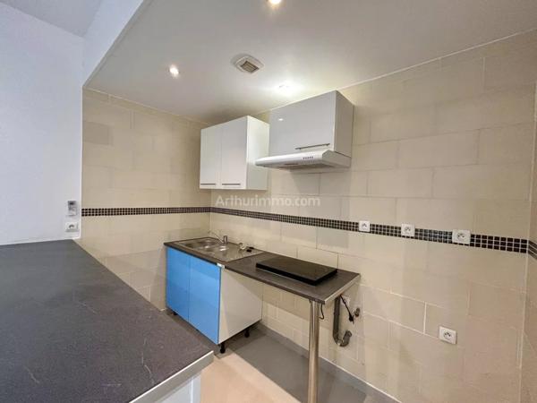 Location Studio 1 pièces 30 m2 à Saint-Mitre-les-Remparts