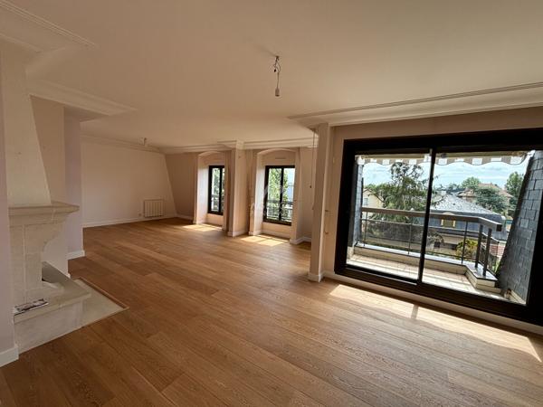 Appartement 5 pièce(s) 125 m2 - ASCENSEUR - DERNIER ETAGE Loyer 2 725 €/mois charges comprises **  - Référence  11161