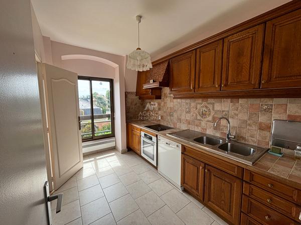 Appartement 5 pièce(s) 125 m2 - ASCENSEUR - DERNIER ETAGE Loyer 2 725 €/mois charges comprises **  - Référence  11161