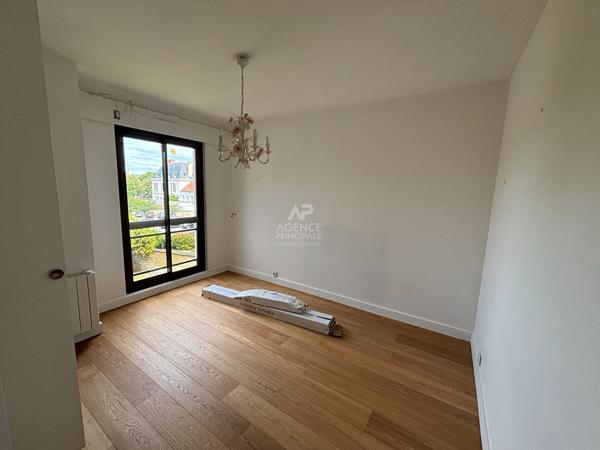 Appartement 5 pièce(s) 125 m2 - ASCENSEUR - DERNIER ETAGE Loyer 2 725 €/mois charges comprises **  - Référence  11161