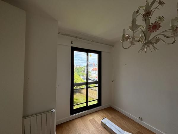 Appartement 5 pièce(s) 125 m2 - ASCENSEUR - DERNIER ETAGE Loyer 2 725 €/mois charges comprises **  - Référence  11161