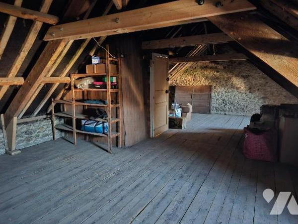 Maison de charme, située à 800m d'une plage et à 1.5km de nombreux commerces, comprenant : une ...