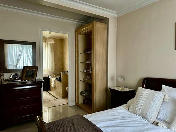 Maison Drancy 5 pièce(s) 169.71 m2 habitables - 243m2 surfaces utiles