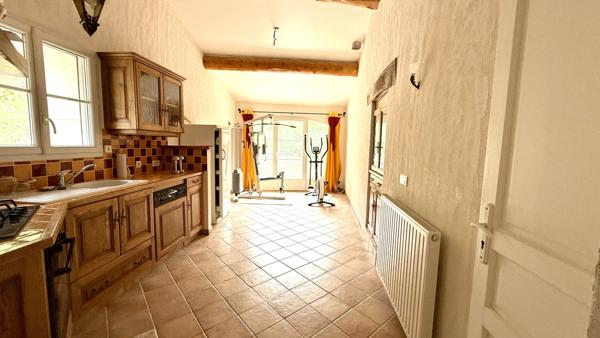 Crest (26400) Drôme Provençale : Ancienne bergerie en pierre entièrement rénovée d'environ 900m2, 47 ha, piscine naturelle