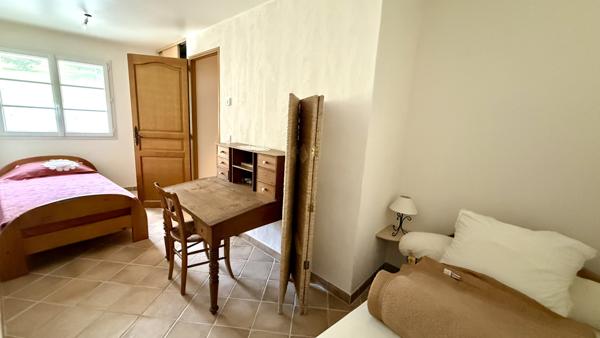 Crest (26400) Drôme Provençale : Ancienne bergerie en pierre entièrement rénovée d'environ 900m2, 47 ha, piscine naturelle