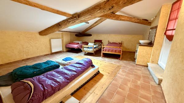 Crest (26400) Drôme Provençale : Ancienne bergerie en pierre entièrement rénovée d'environ 900m2, 47 ha, piscine naturelle