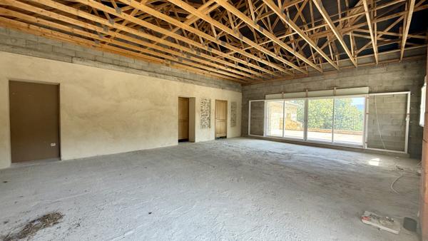 Crest (26400) Drôme Provençale : Ancienne bergerie en pierre entièrement rénovée d'environ 900m2, 47 ha, piscine naturelle