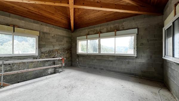 Crest (26400) Drôme Provençale : Ancienne bergerie en pierre entièrement rénovée d'environ 900m2, 47 ha, piscine naturelle