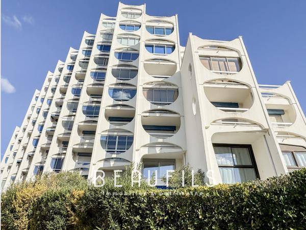 La Grande-Motte (34280) La Grande Motte - Port - Appartement refait-à-neuf - Résidence emblématique - Parking privatif