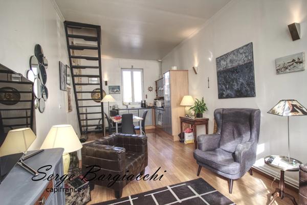 à Douai Centre, Maison de ville 4 pièces, 3 niveaux, 80 M² DOUAI (59)