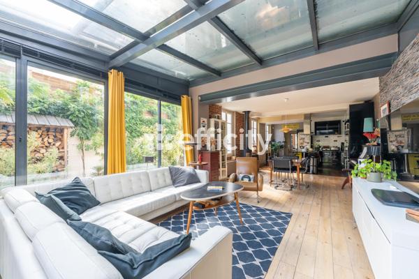 Maison
         8 pièces
        - 239 m² Bien prestige 999 000 € *