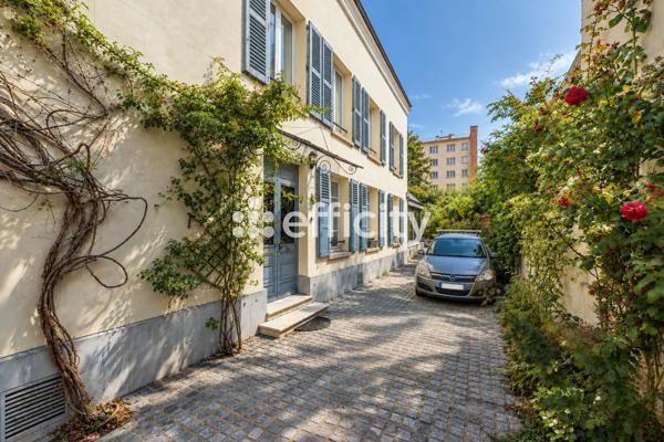 Maison
         8 pièces
        - 239 m² Bien prestige 999 000 € *