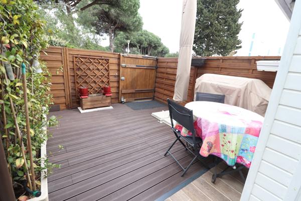 Joli pied à terre avec terrasse-Parking