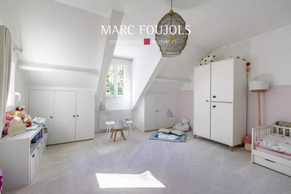 Domaine du Lys – Lamorlaye – Maison entièrement rénovée sur un parc boisé