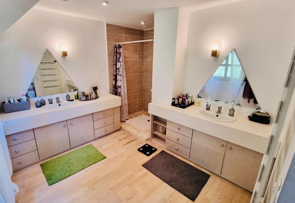 MAISON D'ARCHITECTE DE 200 M2 SANS VIS A VIS