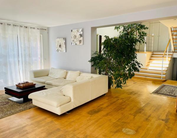 MAISON D'ARCHITECTE DE 200 M2 SANS VIS A VIS