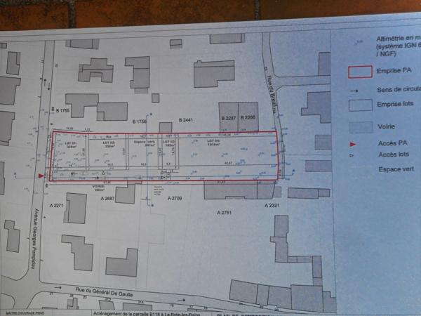 Dpt Charente Maritime (17), Ile d'OLERON, à vendre LA BREE LES BAINS terrain viabilisé de 329 m²