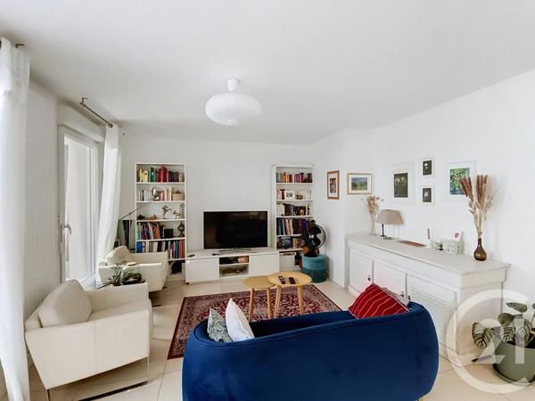 Appartement F3 à vendre  3 pièces - 70,45 m 2   PANTIN  - 93