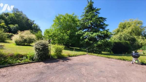 Belle maison sur sous-sol avec parc de 5187 m²