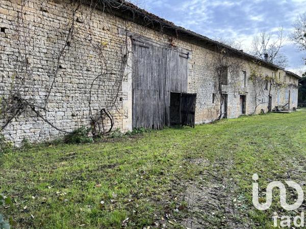 Longère 5 pièces de 350 m² à Brioux-sur-Boutonne (79170)