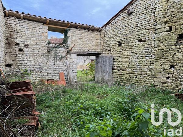 Longère 5 pièces de 350 m² à Brioux-sur-Boutonne (79170)