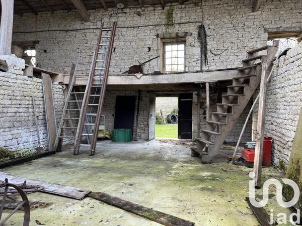 Longère 5 pièces de 350 m² à Brioux-sur-Boutonne (79170)