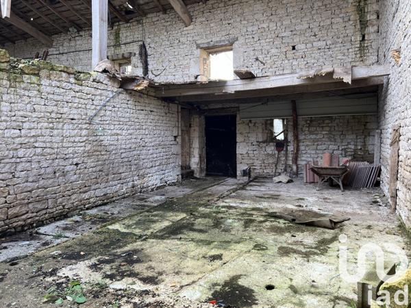 Longère 5 pièces de 350 m² à Brioux-sur-Boutonne (79170)