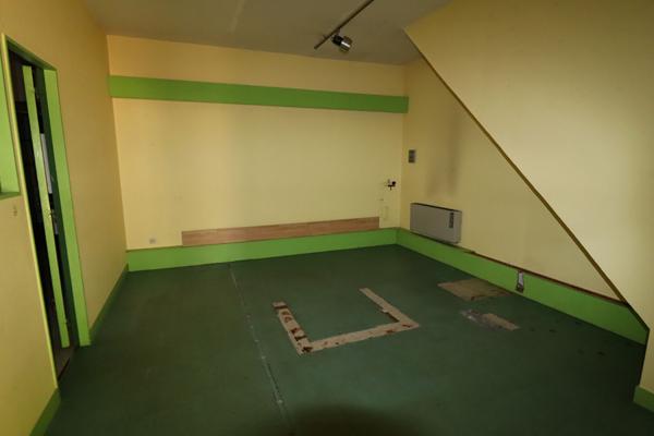 Bâtisse de 296 m² en centre du Vaudreuil