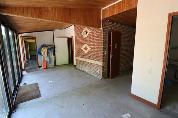 Bâtisse de 296 m² en centre du Vaudreuil