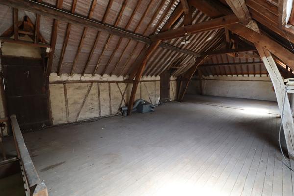 Bâtisse de 296 m² en centre du Vaudreuil