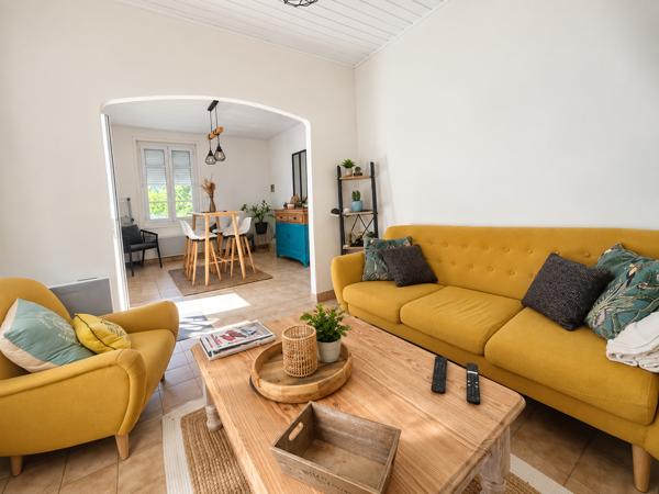 Maison sur sous-sol proche commerces et commodités Toutes les caractéristiques